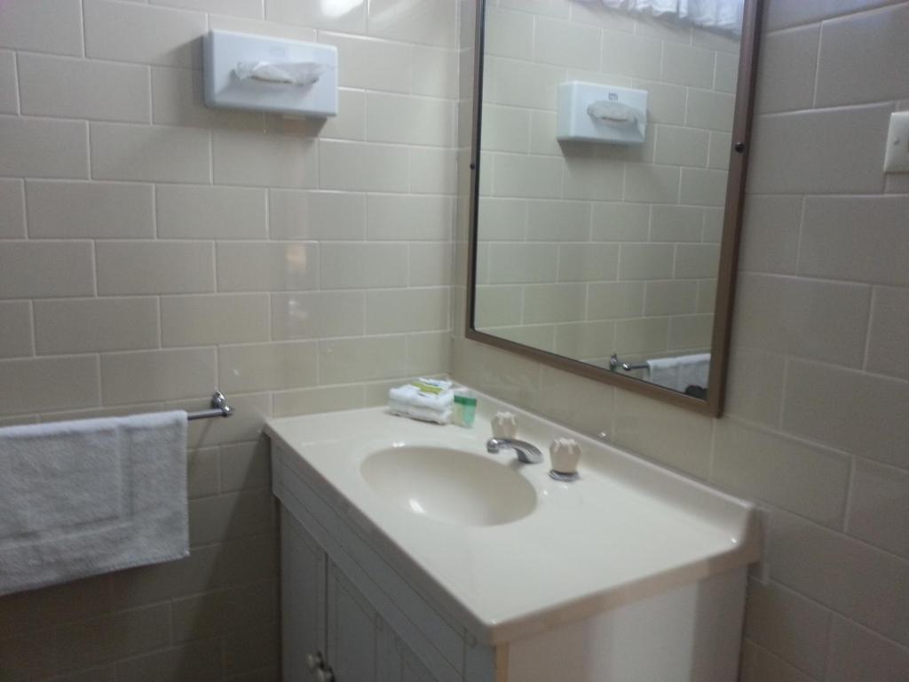 Big Valley Lakeside Paradise Motor Inn Shepparton Bilik gambar